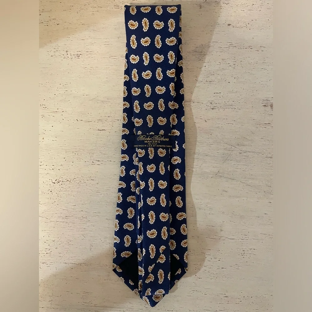 Brooks‎ Brothers MAKERS Hand Made in USA Paisley Print Silk Tie in Navy (Multi)